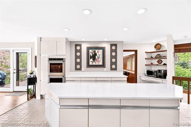 291 Barden Road, Bloomfield Hills, MI 48304