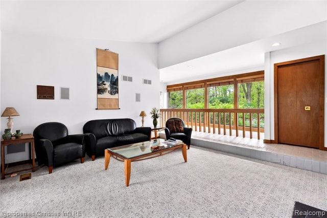 291 Barden Road, Bloomfield Hills, MI 48304