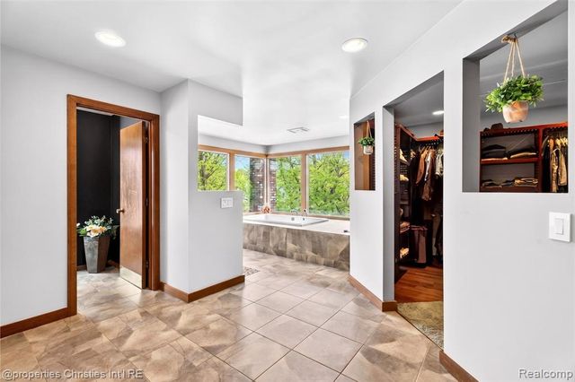 291 Barden Road, Bloomfield Hills, MI 48304