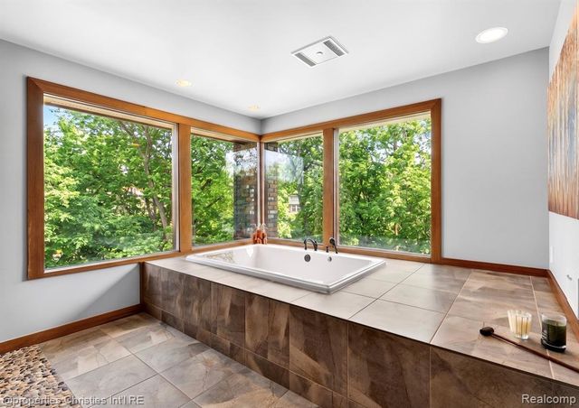 291 Barden Road, Bloomfield Hills, MI 48304