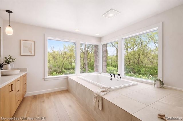 291 Barden Road, Bloomfield Hills, MI 48304