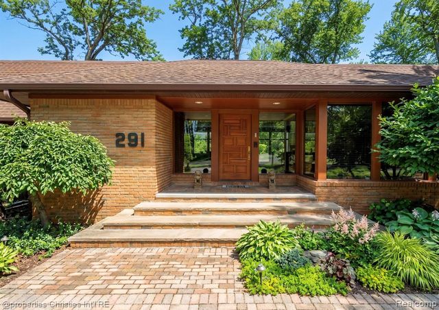 291 Barden Road, Bloomfield Hills, MI 48304