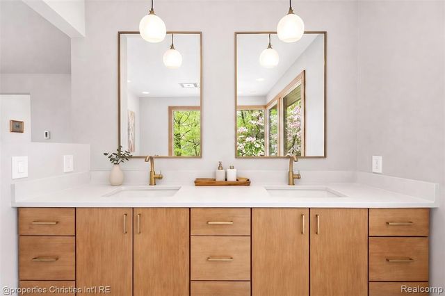 291 Barden Road, Bloomfield Hills, MI 48304