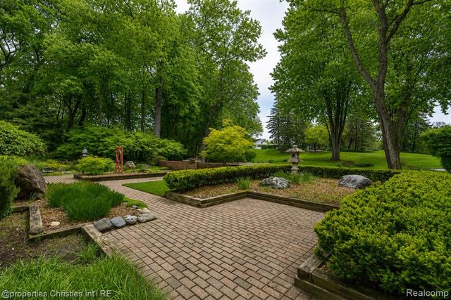 291 Barden Road, Bloomfield Hills, MI 48304