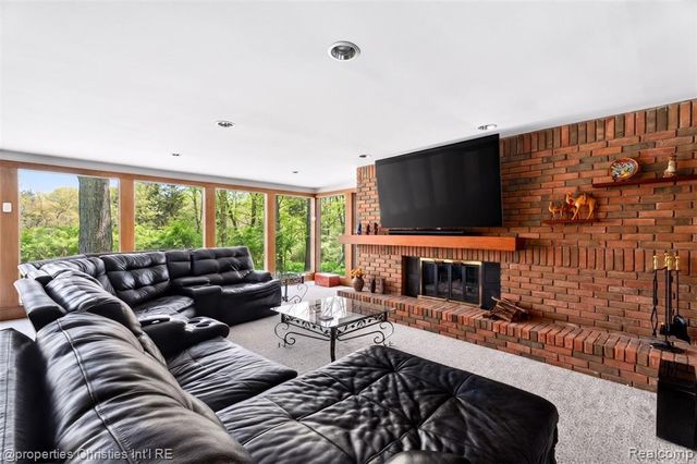 291 Barden Road, Bloomfield Hills, MI 48304