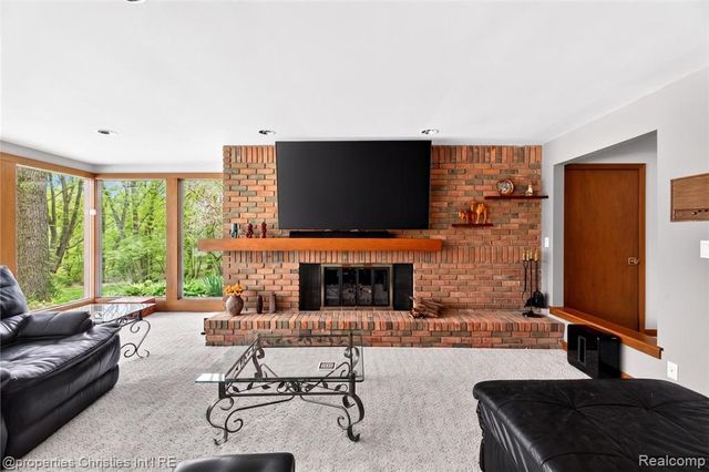 291 Barden Road, Bloomfield Hills, MI 48304
