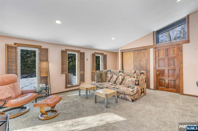 1 Grange Court, Teaneck, NJ 07666