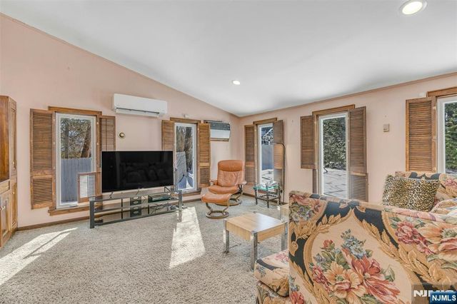 1 Grange Court, Teaneck, NJ 07666