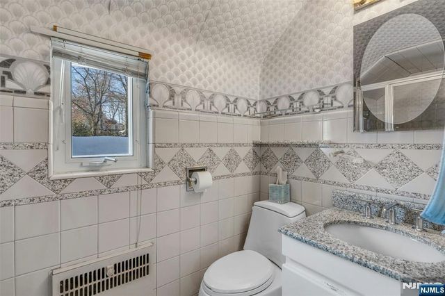 1 Grange Court, Teaneck, NJ 07666