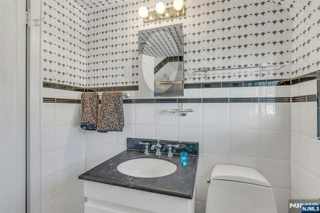 1 Grange Court, Teaneck, NJ 07666