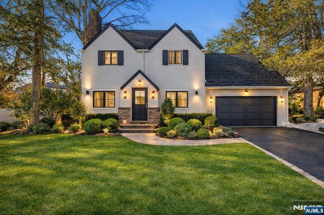 1 Grange Court, Teaneck, NJ 07666