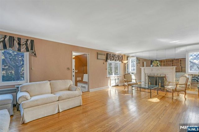 1 Grange Court, Teaneck, NJ 07666