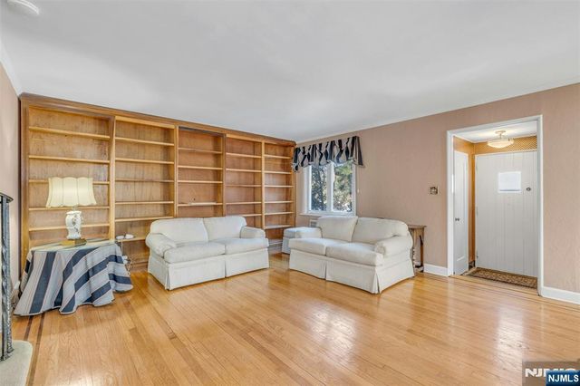 1 Grange Court, Teaneck, NJ 07666