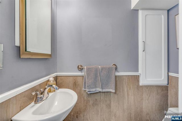 1 Grange Court, Teaneck, NJ 07666