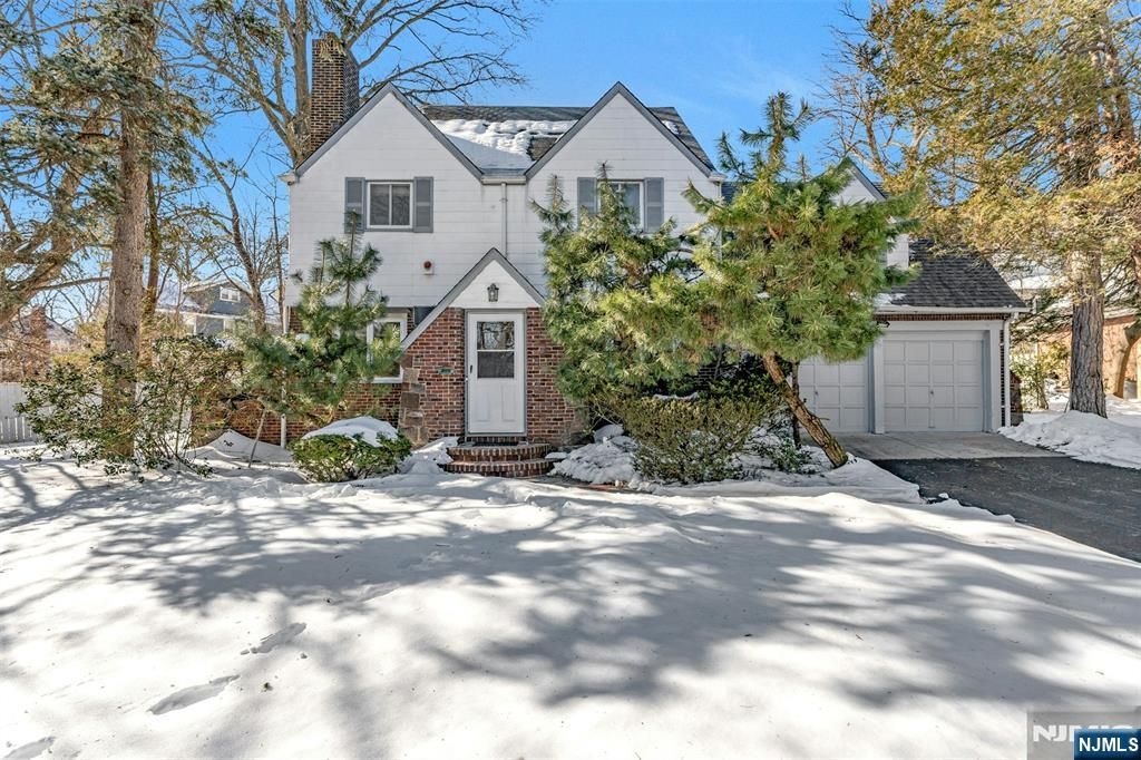 1 Grange Court, Teaneck, NJ 07666