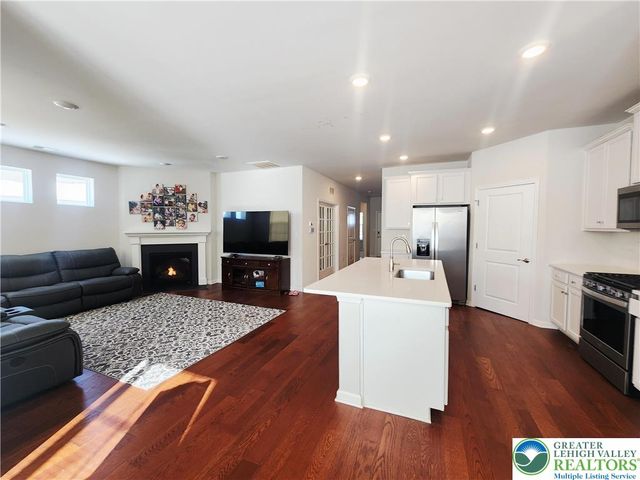 8142 Century Boulevard, Upper Macungie Twp, PA 18031