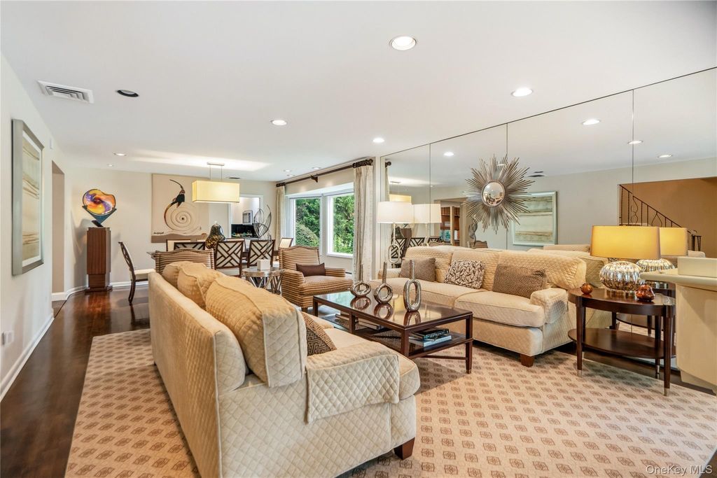 15 Hunt Court, Roslyn, NY 11576 — photo 3