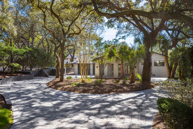 912 Woodbriar Court, Fort Walton Beach, FL 32547