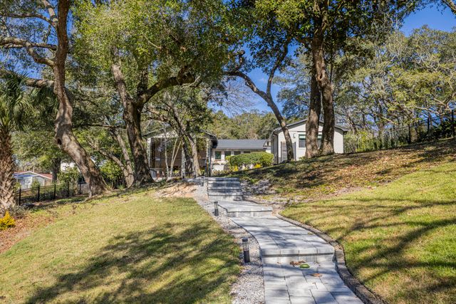 912 Woodbriar Court, Fort Walton Beach, FL 32547