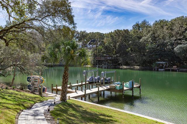 912 Woodbriar Court, Fort Walton Beach, FL 32547