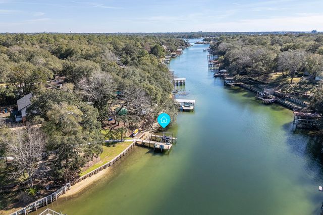 912 Woodbriar Court, Fort Walton Beach, FL 32547