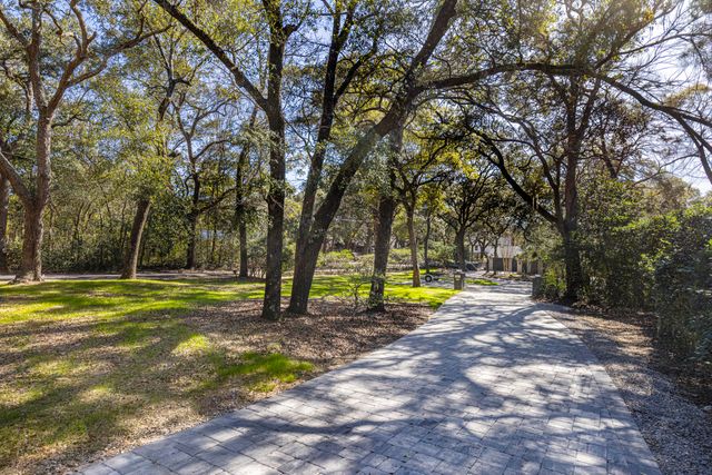 912 Woodbriar Court, Fort Walton Beach, FL 32547