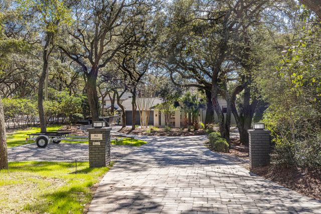 912 Woodbriar Court, Fort Walton Beach, FL 32547