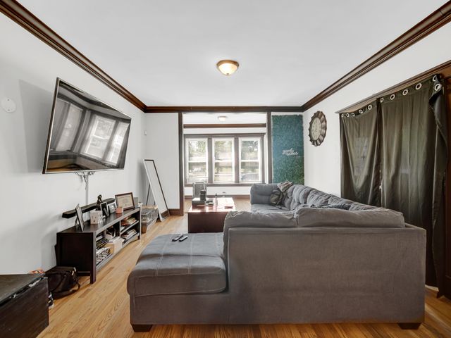708 W 61st Place, Chicago, IL 60621
