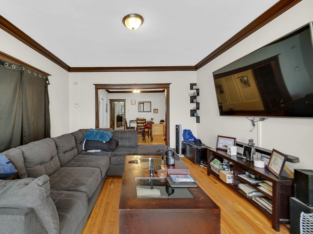708 W 61st Place, Chicago, IL 60621