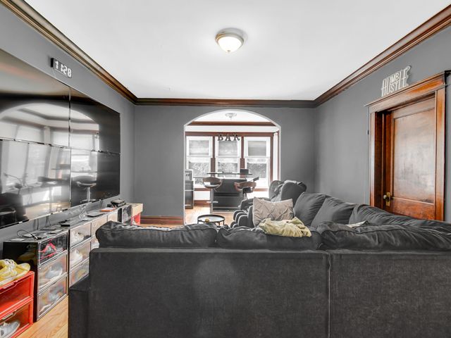708 W 61st Place, Chicago, IL 60621