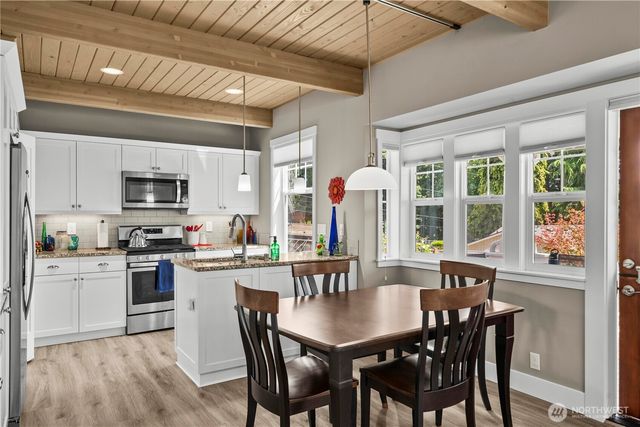 31024 6th Lane SW, Federal Way, WA 98023