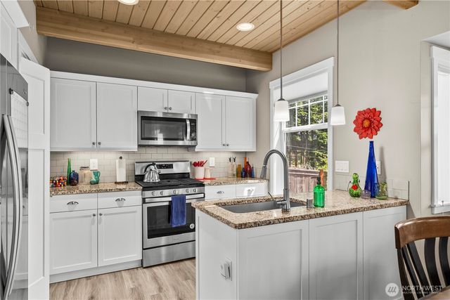 31024 6th Lane SW, Federal Way, WA 98023