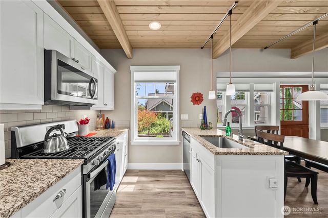 31024 6th Lane SW, Federal Way, WA 98023