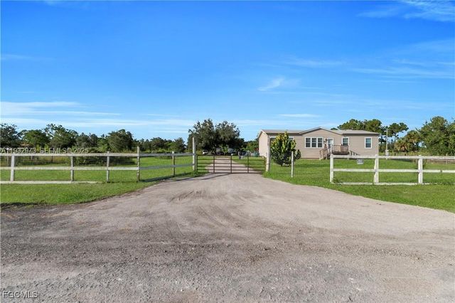 7824 8TH PL, La Belle, FL 33935