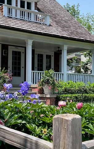 552 Sunrise Avenue, Lake Bluff, IL 60044