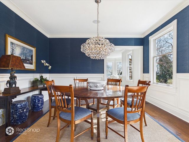 552 Sunrise Avenue, Lake Bluff, IL 60044