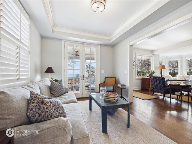 552 Sunrise Avenue, Lake Bluff, IL 60044