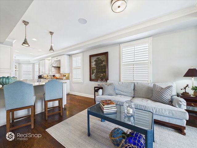 552 Sunrise Avenue, Lake Bluff, IL 60044