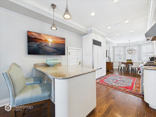 552 Sunrise Avenue, Lake Bluff, IL 60044