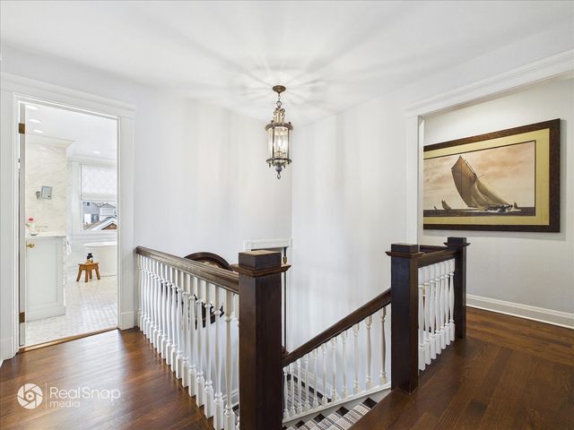 552 Sunrise Avenue, Lake Bluff, IL 60044