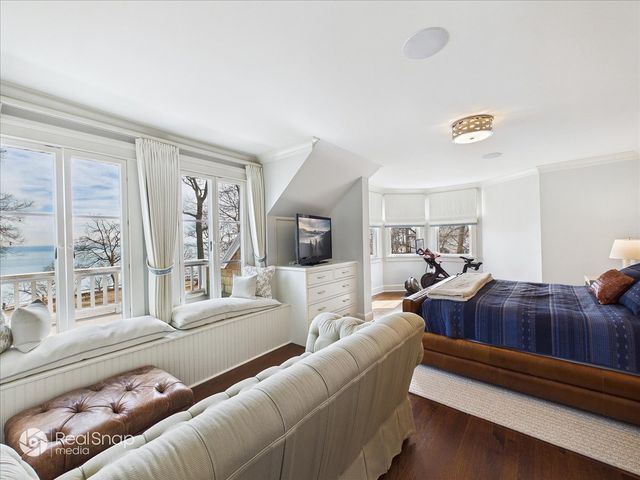 552 Sunrise Avenue, Lake Bluff, IL 60044