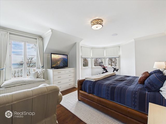 552 Sunrise Avenue, Lake Bluff, IL 60044