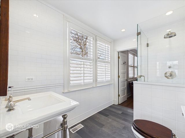 552 Sunrise Avenue, Lake Bluff, IL 60044