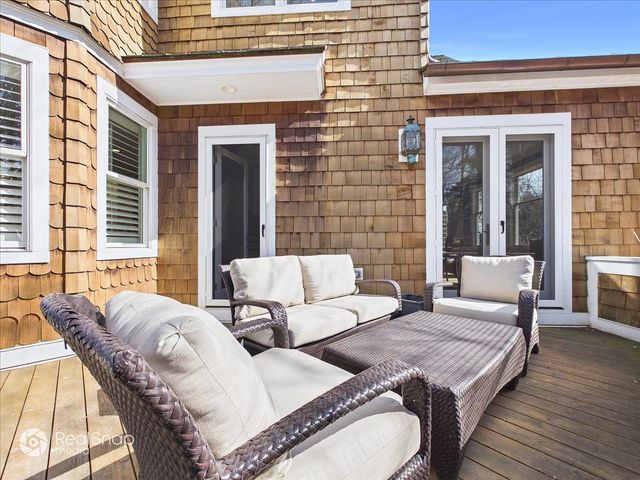 552 Sunrise Avenue, Lake Bluff, IL 60044