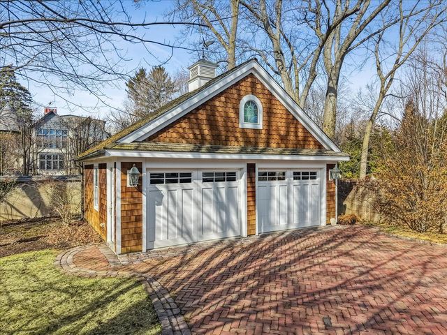 552 Sunrise Avenue, Lake Bluff, IL 60044