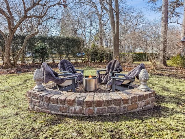 552 Sunrise Avenue, Lake Bluff, IL 60044