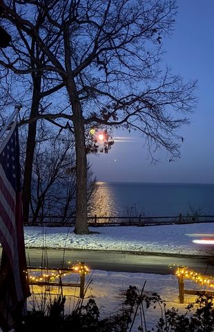 552 Sunrise Avenue, Lake Bluff, IL 60044