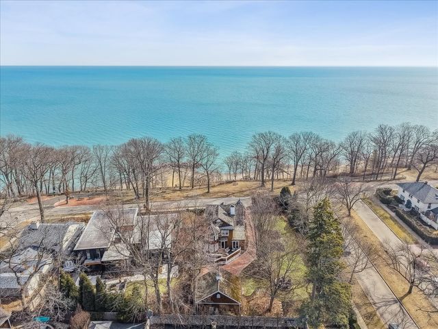 552 Sunrise Avenue, Lake Bluff, IL 60044