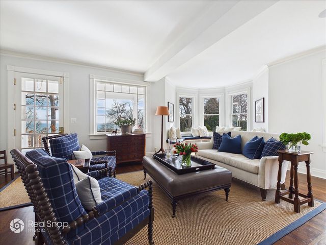 552 Sunrise Avenue, Lake Bluff, IL 60044