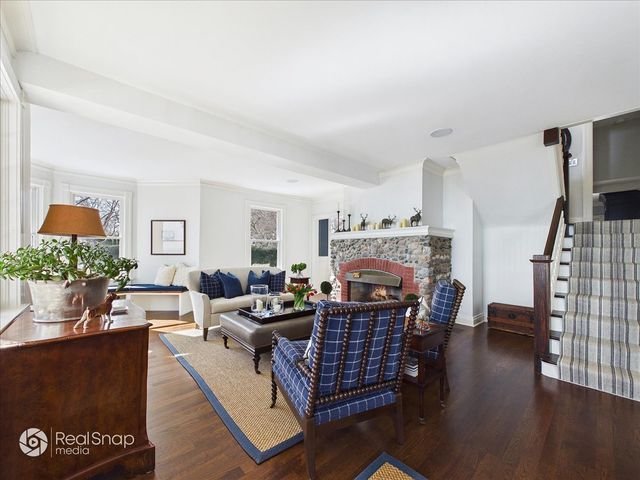 552 Sunrise Avenue, Lake Bluff, IL 60044